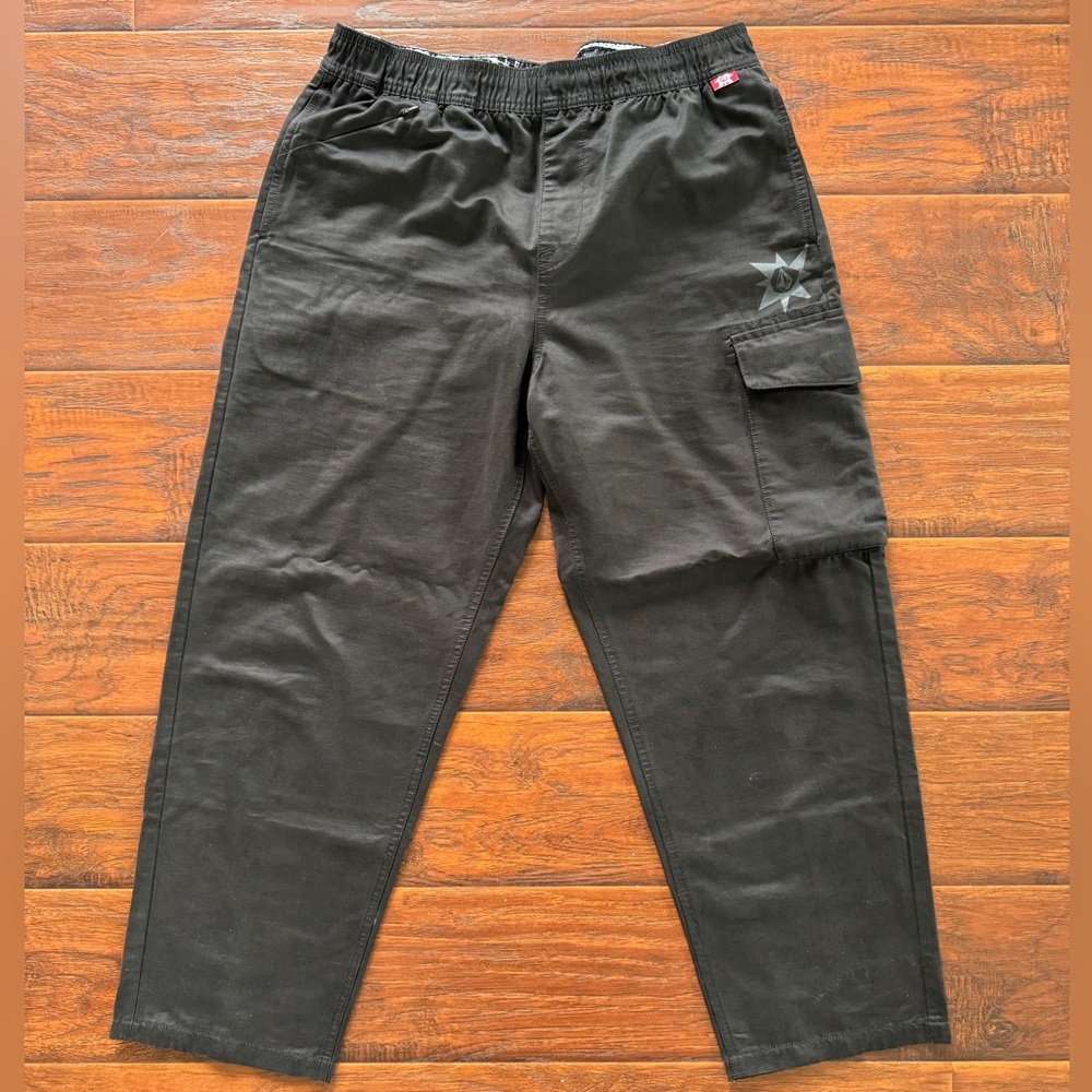 Volcom Men’s Tokyo True Streamlined Shell Elastic Waist Cargo Pant - size Medium